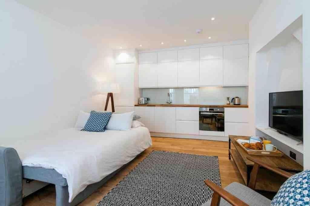Charming Stylish One-Bedroom Apartment Лондон Экстерьер фото